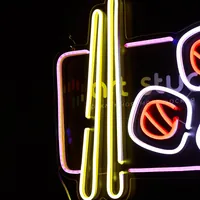 Неоновая вывеска "Суши" 43×40 см белая для кафе — фото 2