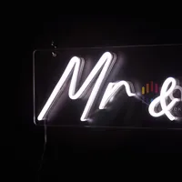 Неоновая вывеска Mr&Mrs белый 71×17 см — фото 2