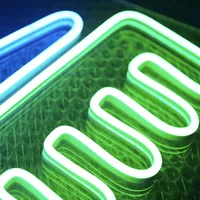 Неоновая вывеска ножницы и расческа для парикмахера — фото 3