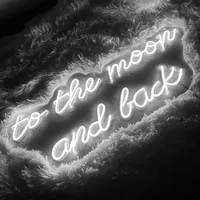 Неоновая вывеска "To the moon and back" для кафе — фото 2