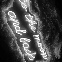 Неоновая вывеска "To the moon and back" для кафе — фото 4