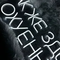 Неоновая вывеска «Как же здесь оуенно» — фото 4