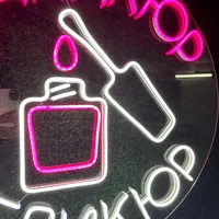 Неоновая вывеска маникюр и педикюр — фото 4