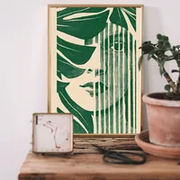 Портрет девушки с тропическими растениями — фото 2