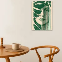 Портрет девушки с тропическими растениями — фото 4