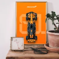 Интерьерный постер болид Формулы 1 на ярком фоне — фото 2