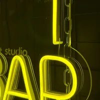 Неоновая вывеска Bar желтого цвета на стену — фото 4