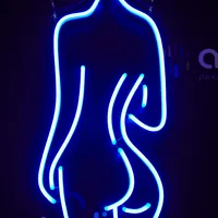 Женский силуэт — неоновая вывеска Art Studio
