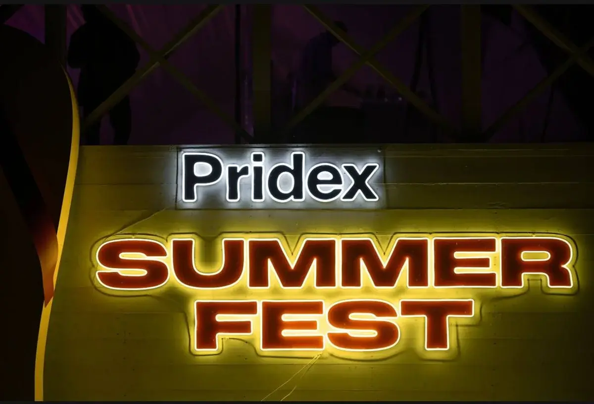 Неоновая вывеска Summer Fest для уличного мероприятия - изготовление Арт Студио